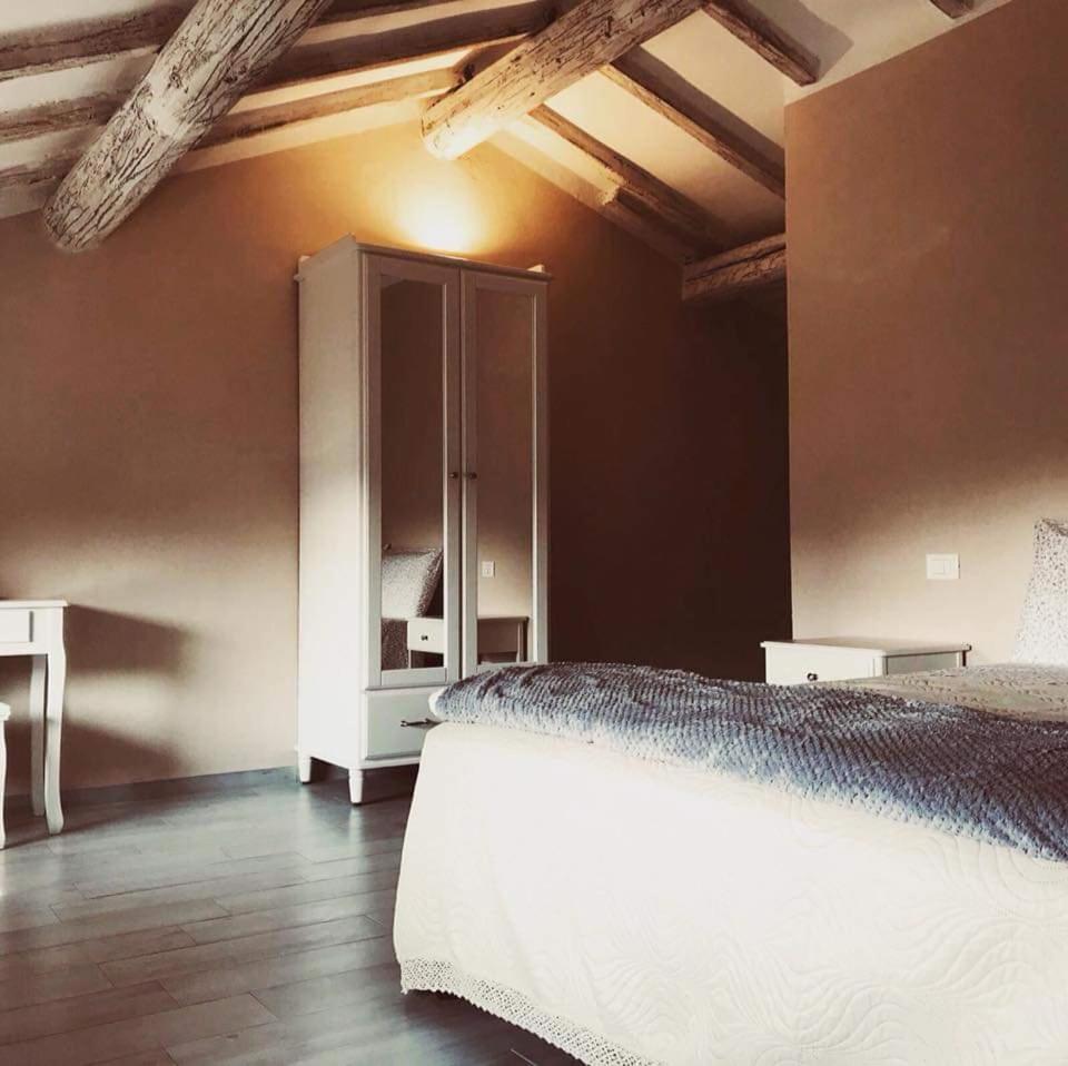 700Enolocanda Santa Giuletta 외부 사진